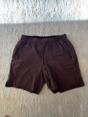 lululemon athletica Men's Dark Brown linerless Shorts with Zipper Pockets 7inch